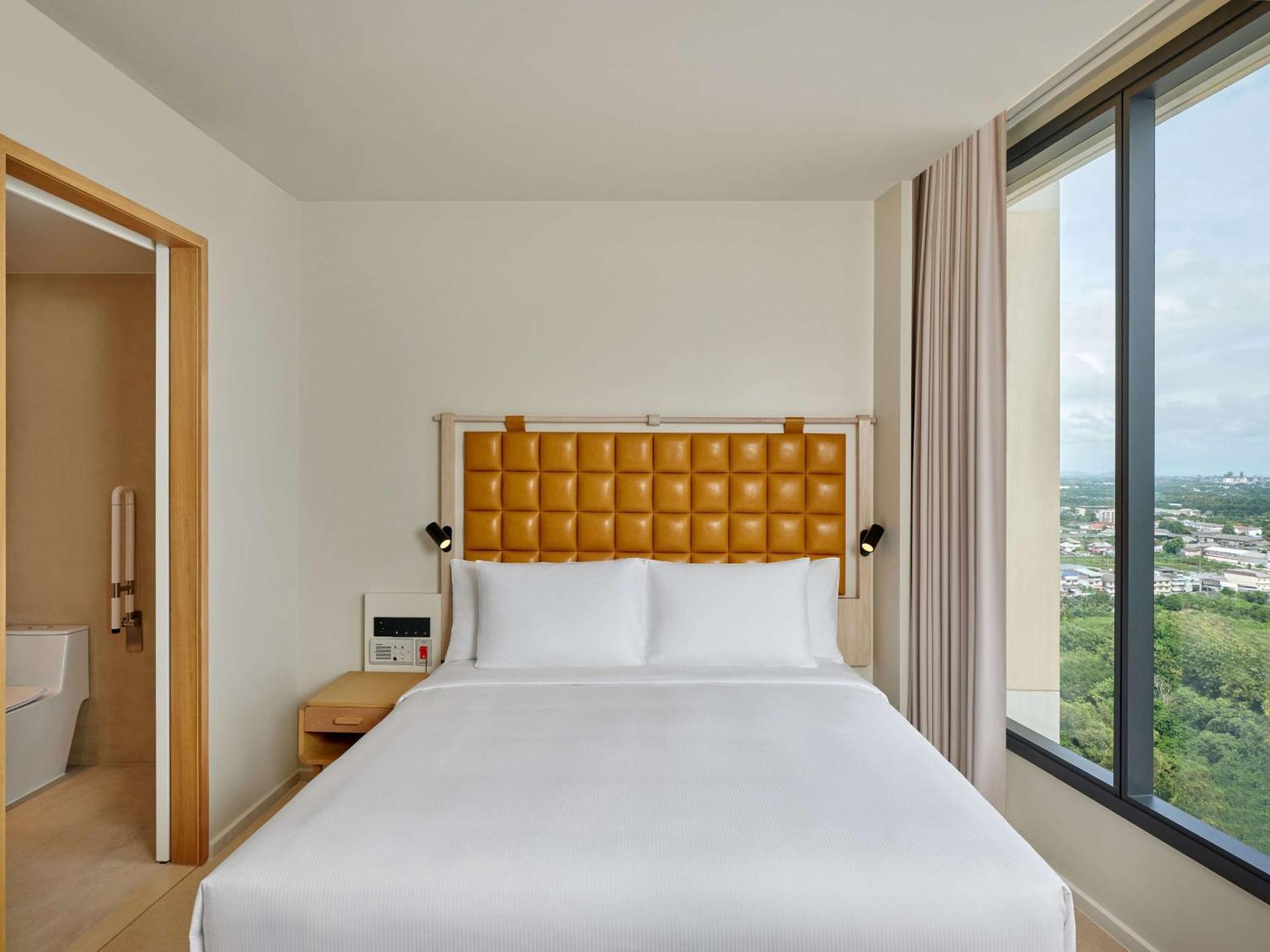 Hilton Garden Inn Районг Экстерьер фото