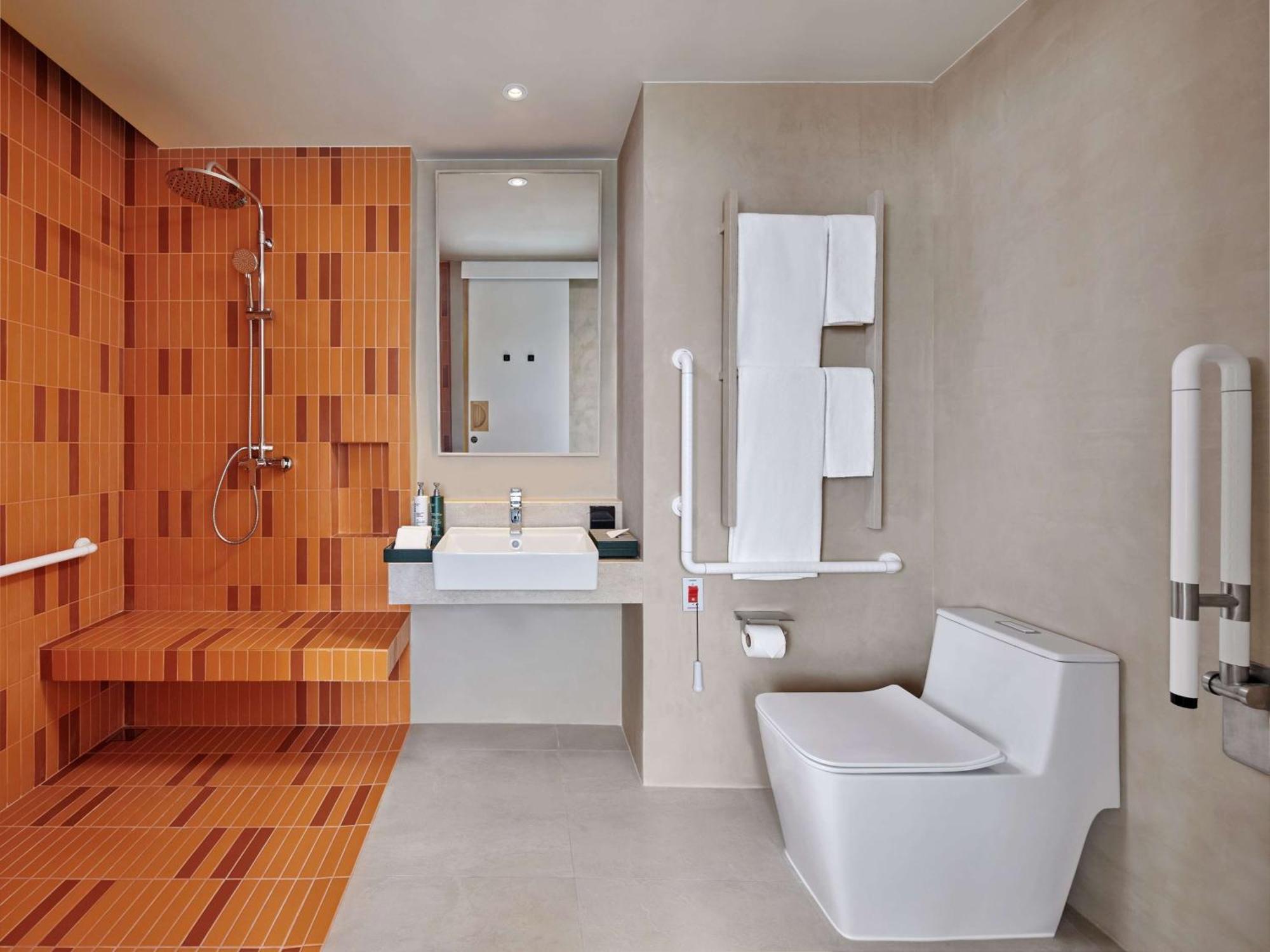 Hilton Garden Inn Районг Экстерьер фото
